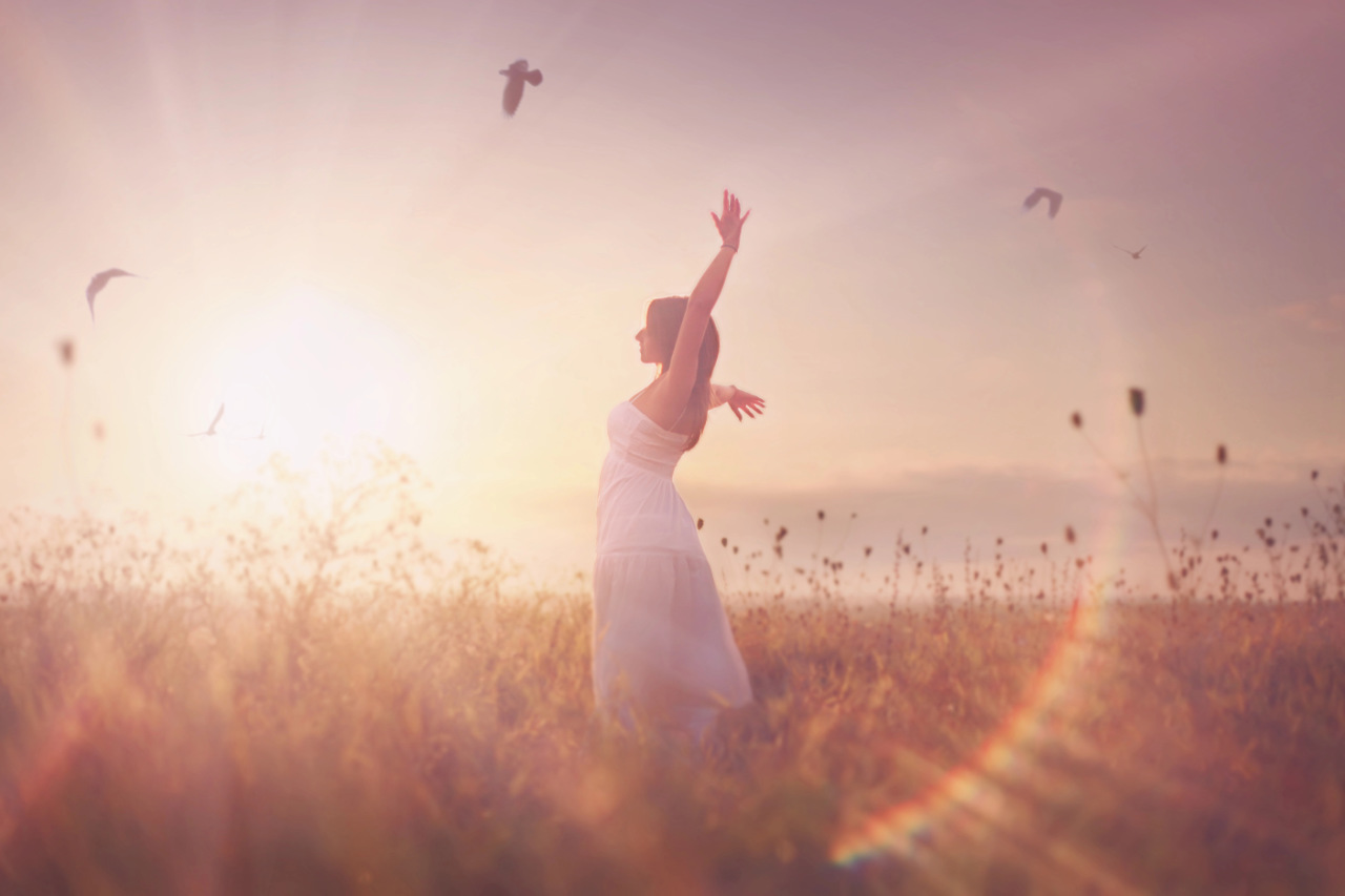 vrouw is blij met life coach